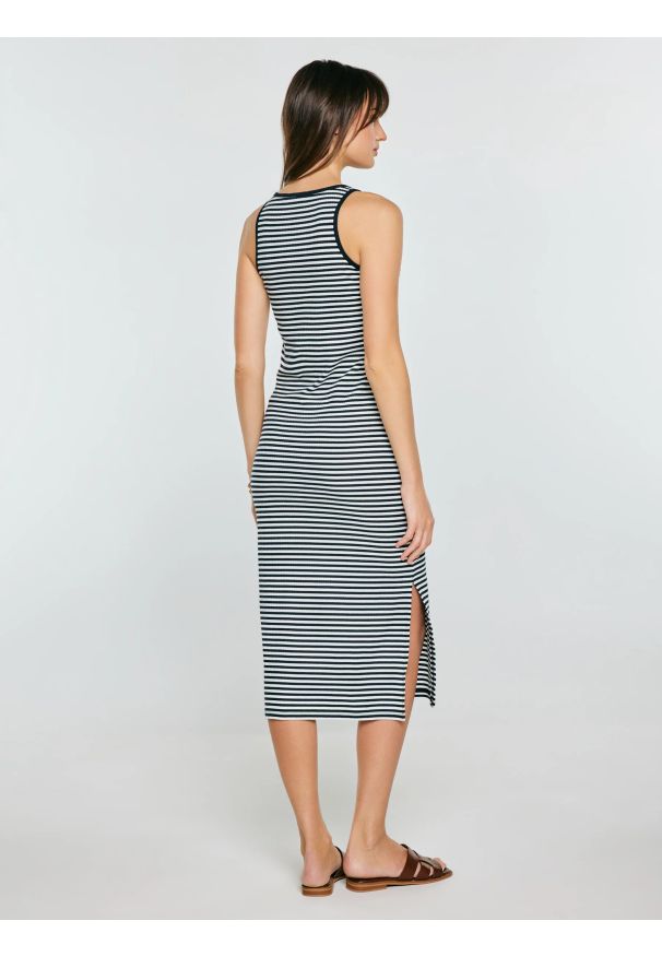 Big-Star - Sukienka damska w białe paski granatowa Yunna 403. Kolor: niebieski. Materiał: materiał, dzianina. Długość rękawa: na ramiączkach. Wzór: paski. Typ sukienki: dopasowane