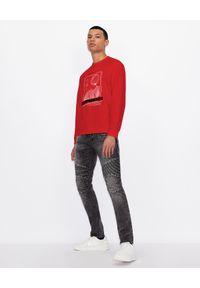 Armani Exchange - ARMANI EXCHANGE - Czerwona bluza z haftowanym logo. Okazja: na co dzień. Kolor: czerwony. Materiał: jeans, bawełna, dresówka. Długość rękawa: długi rękaw. Długość: długie. Wzór: haft. Styl: klasyczny, casual, elegancki #2