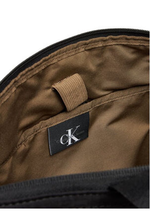 Calvin Klein Jeans Torba na laptopa Metro Nylon Helmet Bag LV04G3130G Czarny. Kolor: czarny. Materiał: materiał