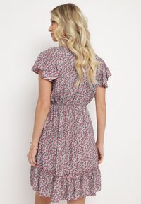 Born2be - Bordowa Bawełniana Rozkloszowana Sukienka w Kwiaty z Falbanami i Gumką w Talii Nelyse. Okazja: na co dzień. Kolor: czerwony. Materiał: bawełna. Długość rękawa: krótki rękaw. Wzór: kwiaty. Typ sukienki: rozkloszowane. Styl: casual #7