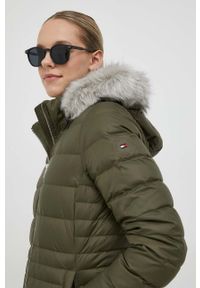 TOMMY HILFIGER - Tommy Hilfiger kurtka puchowa damska kolor brązowy przejściowa. Kolor: zielony. Materiał: puch #3