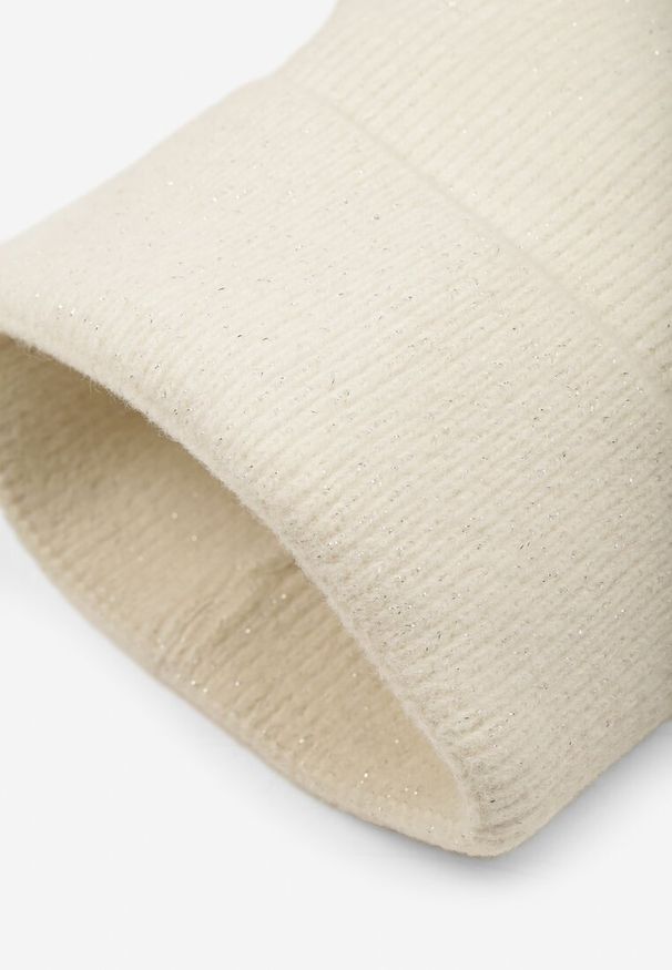 Born2be - Jasnobeżowa Czapka Ozdobiona Wywinięciem i Metaliczną Nicią Temirina. Kolor: beżowy. Wzór: aplikacja. Styl: casual, elegancki