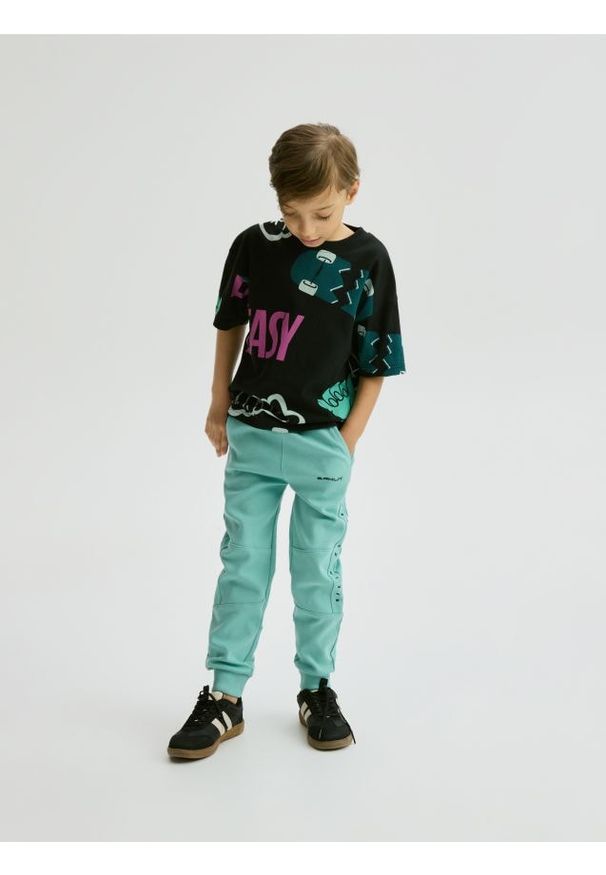 Reserved - Bawełniane joggery - zielony. Kolor: zielony. Materiał: bawełna