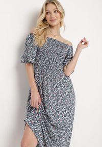 Born2be - Granatowa Bawełniana Sukienka w Kwiatki z Hiszpańskim Elastycznym Dekoltem Bleriama. Kolor: niebieski. Materiał: bawełna. Wzór: kwiaty. Sezon: lato #5