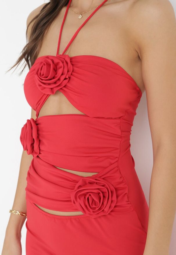 Born2be - Czerwona Wiązana Midi Sukienka z Wycięciami i Aplikacjami z Materiału Cherice. Kolor: czerwony. Materiał: materiał. Wzór: aplikacja. Długość: midi