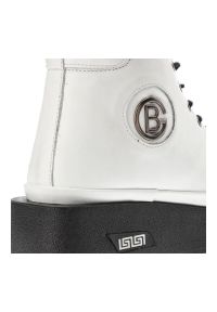 Białe Sneakersy Artiker Modne Buty damskie. Okazja: na co dzień. Kolor: biały. Materiał: skóra. Obcas: na platformie. Styl: klasyczny, casual, elegancki