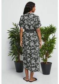 medicine - Medicine sukienka kolor zielony midi prosta. Kolor: zielony. Materiał: tkanina. Długość rękawa: krótki rękaw. Typ sukienki: proste. Długość: midi #3