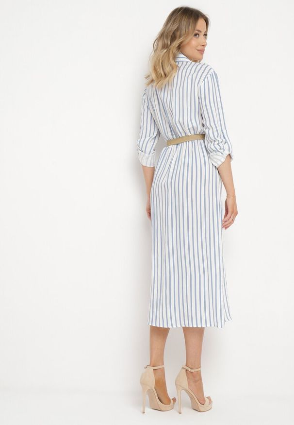 Born2be - Biało-Niebieska Sukienka Midi w Koszulowym Stylu z Lnem i Paskiem z Klamrą Egogia. Okazja: na co dzień. Kolor: biały. Materiał: len. Długość rękawa: długi rękaw. Wzór: aplikacja. Typ sukienki: koszulowe. Styl: casual, klasyczny, elegancki. Długość: midi