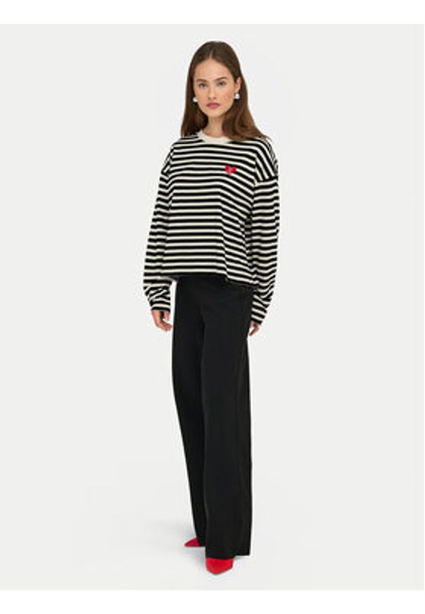 only - ONLY Bluzka Livina 15359682 Czarny Regular Fit. Kolor: czarny. Materiał: bawełna