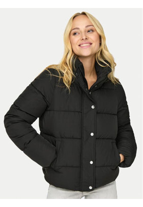 only - ONLY Kurtka zimowa New Cool 15295424 Czarny Regular Fit. Kolor: czarny. Materiał: syntetyk. Sezon: zima