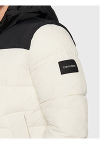 Calvin Klein Kurtka puchowa Crinkle Color Block K10K110337 Écru Regular Fit. Materiał: puch, syntetyk