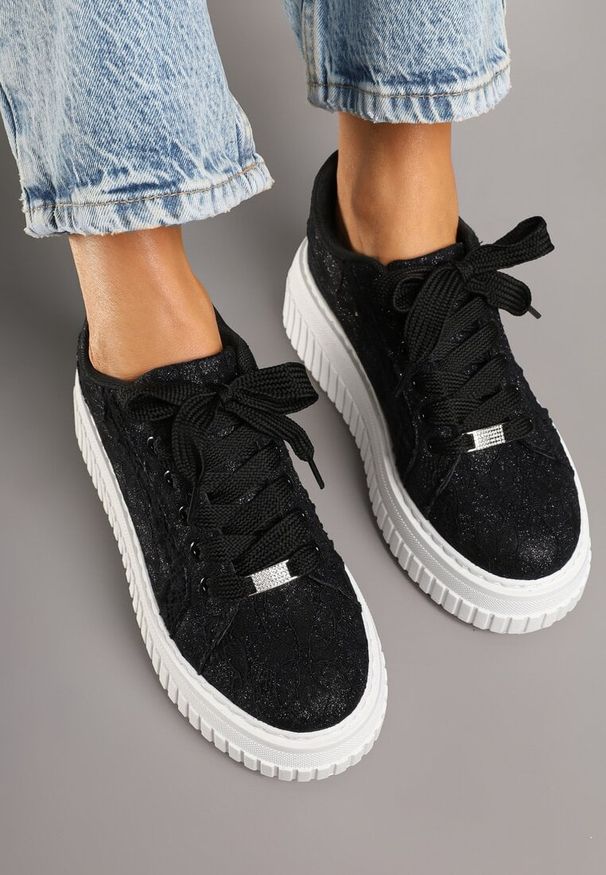 Born2be - Czarne Sneakersy na Grubej Tłoczonej Podeszwie z Brokatem Lalema. Okazja: na co dzień. Nosek buta: okrągły. Kolor: czarny. Materiał: jeans