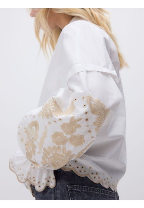 Reserved - Koszula z haftowanym wzorem - biały. Kolor: biały. Materiał: bawełna. Wzór: haft