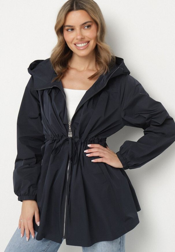 Born2be - Granatowa Kurtka Parka Ściągana w Pasie Troczkami Nevishia. Kolor: niebieski. Materiał: jeans. Styl: elegancki