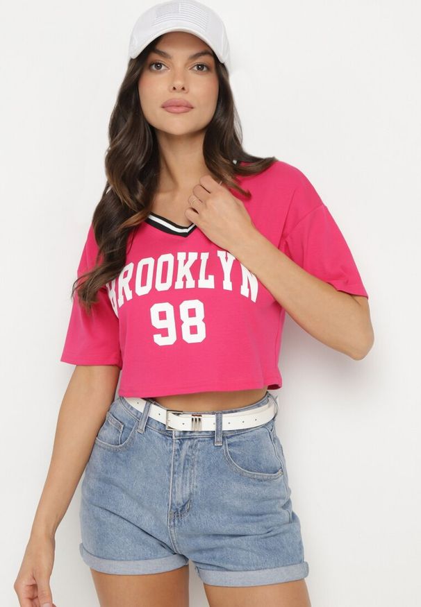 Born2be - Fuksjowy Bawełniany T-shirt z Napisem Nitanelia. Okazja: na co dzień. Kolor: różowy. Materiał: bawełna. Wzór: napisy. Styl: casual