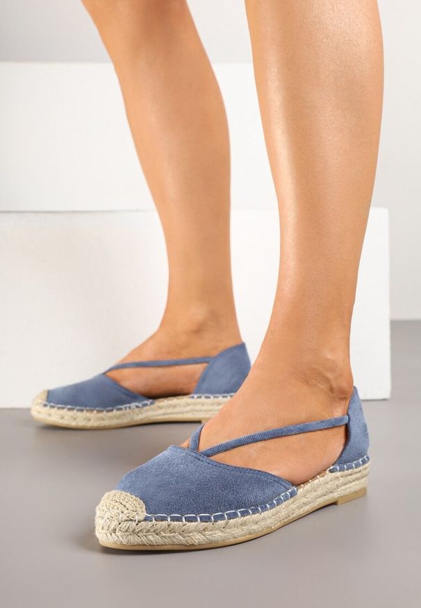 Born2be - Ciemnoniebieskie Espadryle z Plecioną Podeszwą i Wycięciem po Bokach Anniran. Okazja: na co dzień. Kolor: niebieski. Materiał: satyna. Sezon: lato. Styl: klasyczny, elegancki, casual