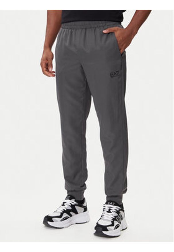 EA7 Emporio Armani Dres 7M000642 AF16072 M8187 Czarny Regular Fit. Kolor: czarny. Materiał: syntetyk