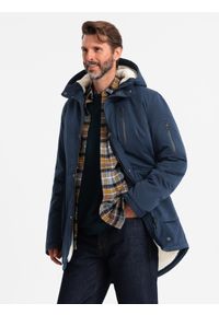 Ombre Clothing - Długa męska kurtka parka z kożuszkiem – granatowa V2 - Rozmiar: M. Typ kołnierza: kaptur. Kolor: niebieski. Materiał: guma, wełna, poliester, materiał, syntetyk. Długość: długie. Wzór: aplikacja. Styl: klasyczny #6