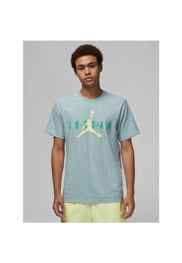 Koszulka sportowa męska Nike Air Jordan Wordmark. Kolor: niebieski. Materiał: bawełna, poliester. Długość rękawa: krótki rękaw. Długość: krótkie. Sport: fitness