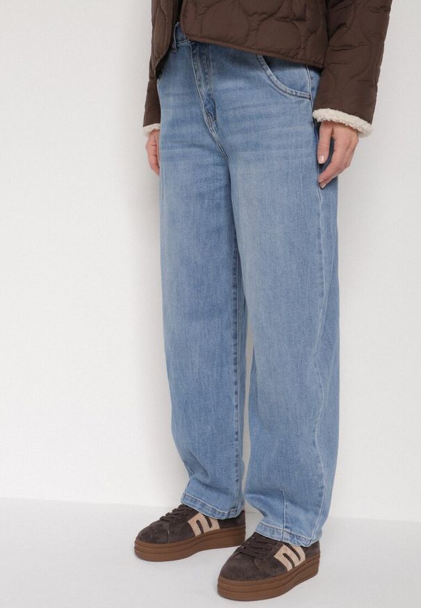 Born2be - Niebieskie Jeansy z Bawełną w Stylu Balloon Vilinevera. Okazja: na co dzień. Kolor: niebieski. Styl: casual