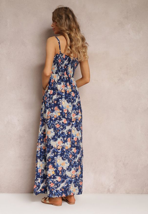 Renee - Granatowa Rozkloszowana Sukienka Maxi na Regulowanych Ramiączkach z Gumką w Talii Gwendi. Kolor: niebieski. Materiał: wiskoza. Długość rękawa: na ramiączkach. Styl: retro. Długość: maxi