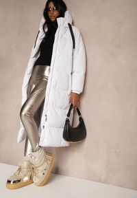 Renee - Biała Długa Kurtka Pikowana Płaszcz z Kapturem Serea. Okazja: na co dzień. Typ kołnierza: kaptur. Kolor: biały. Materiał: jeans. Długość: długie. Styl: casual