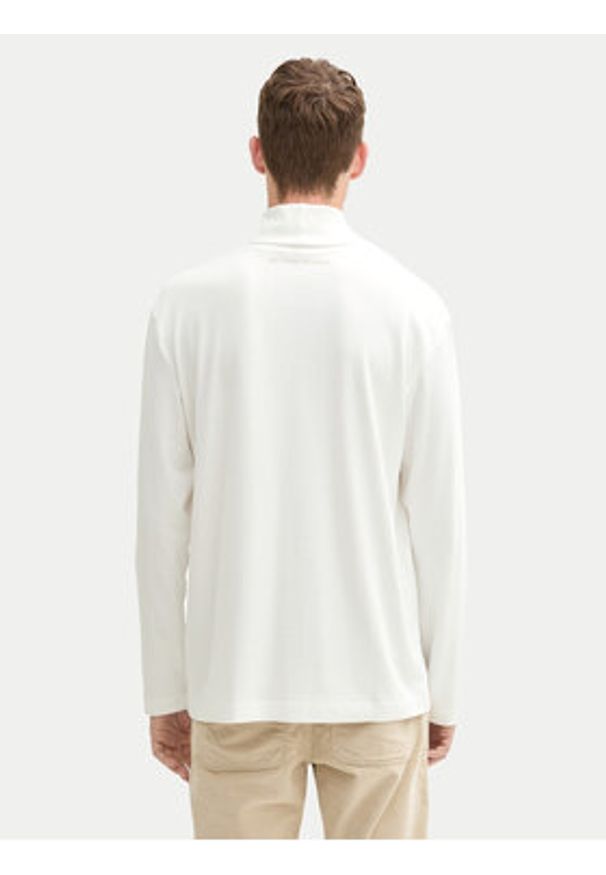 Tom Tailor Golf 1043993 Biały Regular Fit. Typ kołnierza: golf. Kolor: biały. Materiał: bawełna