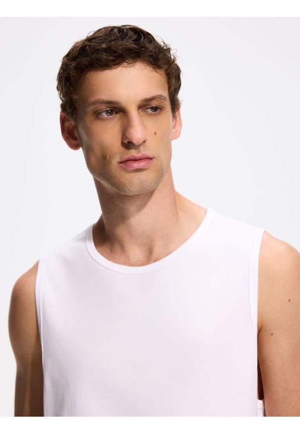 Reserved - Tank top z bawełny merceryzowanej - biały. Kolor: biały. Materiał: bawełna