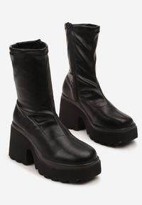 Renee - Czarne Przylegające Botki Vices w Stylu Grunge na Słupku z Ociepleniem Falarina. Okazja: na randkę. Kolor: czarny. Materiał: satyna, jeans, skóra, futro. Obcas: na słupku. Wysokość obcasa: średni #3