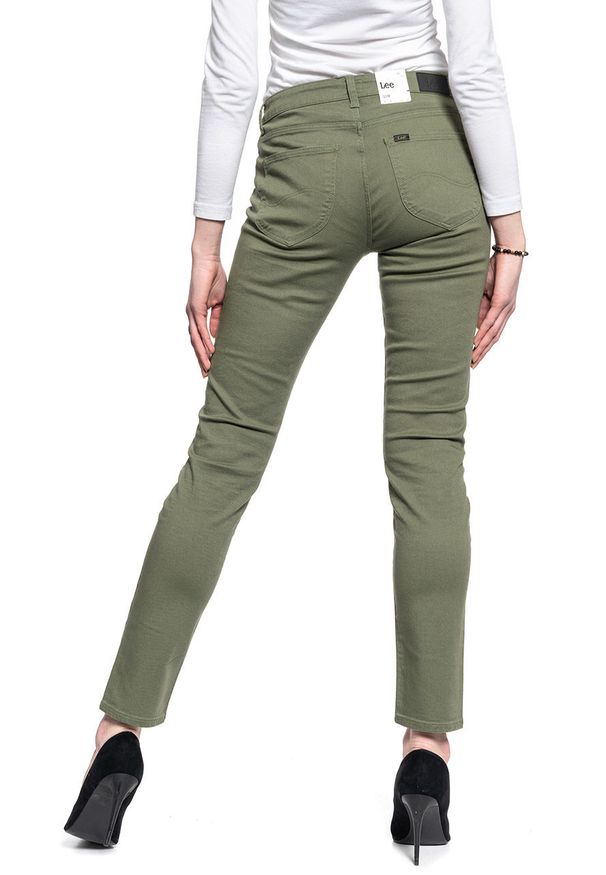 Lee - DAMSKIE SPODNIE MATERIAŁOWE LEE ELLY SLIM L305LE82 112106087. Materiał: materiał