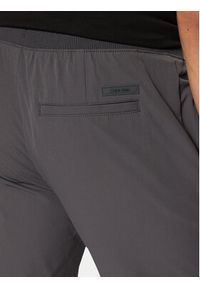 Calvin Klein Joggery K10K113809 Szary Slim Fit. Kolor: szary. Materiał: syntetyk #3