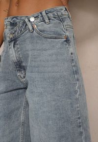 Renee - Niebieskie Asymetryczne Szorty Jeansowe Typu Bermudy Lilista. Okazja: na co dzień, na imprezę, na spacer. Stan: podwyższony. Kolor: niebieski. Materiał: jeans. Długość: długie. Sezon: lato. Styl: elegancki, casual #3