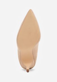 Born2be - Ciemnobeżowe Eleganckie Szpilki Mevair. Okazja: do pracy, na co dzień, na spotkanie biznesowe. Nosek buta: szpiczasty. Kolor: beżowy. Materiał: jeans, zamsz. Sezon: lato. Obcas: na szpilce. Styl: elegancki #9