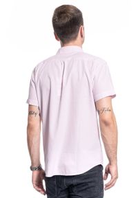 Wrangler - KOSZULA MĘSKA KRÓTKI RĘKAW WRANGLER SS 1PKT SHIRT CAMEO PINK W58604MY2 112129490. Długość rękawa: krótki rękaw. Długość: krótkie