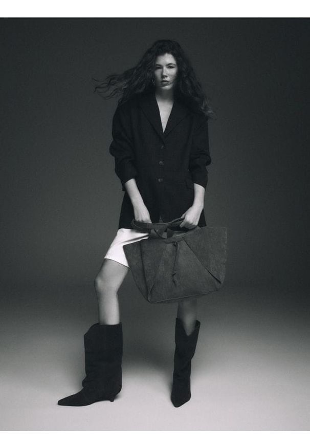 Reserved - Torebka shopper z imitacji zamszu - beżowy. Kolor: beżowy. Materiał: zamszowe