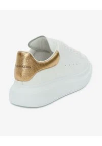 Alexander McQueen - ALEXANDER MCQUEEN - Sneakersy ze złotą piętą. Kolor: biały. Materiał: materiał #3