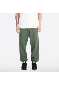 Spodnie męskie New Balance MP31503DON – zielone. Kolor: zielony. Materiał: dresówka, materiał, bawełna