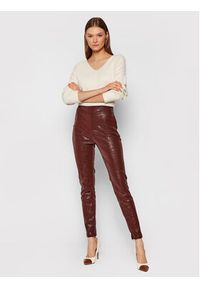 Guess Spodnie z imitacji skóry Priscilla W1BB08 WE5V0 Brązowy Extra Slim Fit. Kolor: brązowy. Materiał: syntetyk, skóra #5