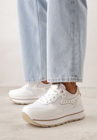 Renee - Białe Sneakersy na Platformie z Tweedowym Zdobieniem i Perforacją Dioseleia. Okazja: na co dzień. Kolor: biały. Materiał: jeans. Wzór: aplikacja. Obcas: na platformie #3