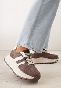 Renee - Brązowe Sneakersy ze Skóry Naturalnej na Platformie Cezella. Okazja: na co dzień. Kolor: brązowy. Materiał: skóra. Obcas: na platformie #4