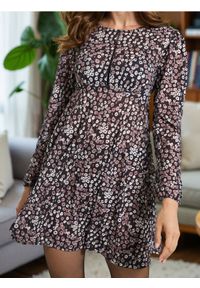 Sinsay - Sukienka we wzór kwiatowy - czarny. Kolor: czarny. Wzór: kwiaty #1