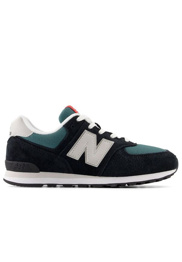 Buty New Balance GC574MGH – czarne. Okazja: na co dzień, na uczelnię. Kolor: czarny. Materiał: guma, materiał, syntetyk. Szerokość cholewki: normalna. Model: New Balance 574. Sport: turystyka piesza