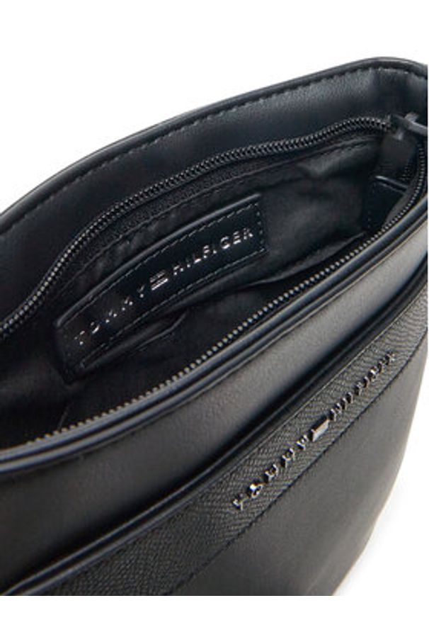 TOMMY HILFIGER - Tommy Hilfiger Saszetka Th Corp Mini Crossover AM0AM13225 Czarny. Kolor: czarny. Materiał: skóra