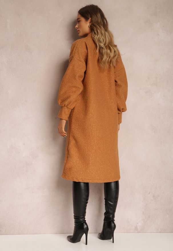 Renee - Jasnobrązowy Płaszcz Boucle Niezapinany Cango. Okazja: na co dzień. Kolor: beżowy. Materiał: jeans, tkanina. Długość rękawa: długi rękaw. Długość: długie. Styl: elegancki, casual