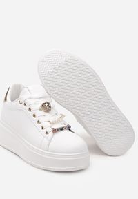 Born2be - Białe Sneakersy na Grubej Podeszwie z Ozdobami przy Sznurówkach Ellajoy. Kolor: biały. Materiał: jeans. Wzór: aplikacja #4