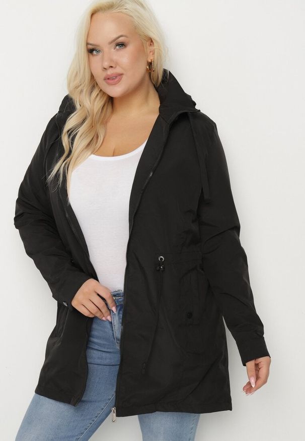 Born2be - Czarna Kurtka Parka z Odpinanym Kapturem Delavin. Okazja: na co dzień. Kolekcja: plus size. Kolor: czarny. Materiał: jeans. Styl: casual, klasyczny