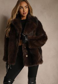 Renee - Brązowa Jednorzędowa Kurtka Futerko z Szerokim Kołnierzem Tesandra. Okazja: na co dzień. Kolor: brązowy. Materiał: futro. Styl: casual, klasyczny, retro