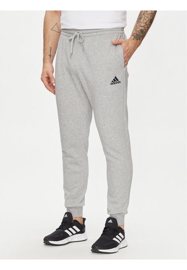 Adidas - adidas Spodnie dresowe Essentials Fleece HL2230 Szary Regular Fit. Kolor: szary. Materiał: bawełna