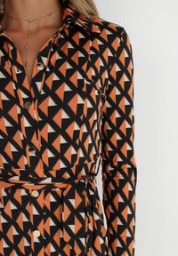 Born2be - Pomarańczowo-Czarna Sukienka Koszulowa Rozkloszowana Senecio. Okazja: na spotkanie biznesowe, na co dzień, na randkę, do pracy. Kolor: pomarańczowy. Materiał: dzianina, materiał. Wzór: geometria. Typ sukienki: koszulowe. Styl: biznesowy, casual, elegancki. Długość: midi #2