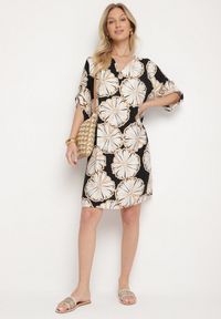 Born2be - Czarna Pudełkowa Sukienka z Lnem i Wiskozą w Kwiaty Rinosea. Okazja: na co dzień. Kolor: czarny. Materiał: wiskoza, len. Wzór: kwiaty. Styl: casual, klasyczny #2